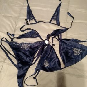 New 3 piece set, bra, thong and garter